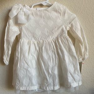 White toddler girl dress with bow in shoulder size 12 months